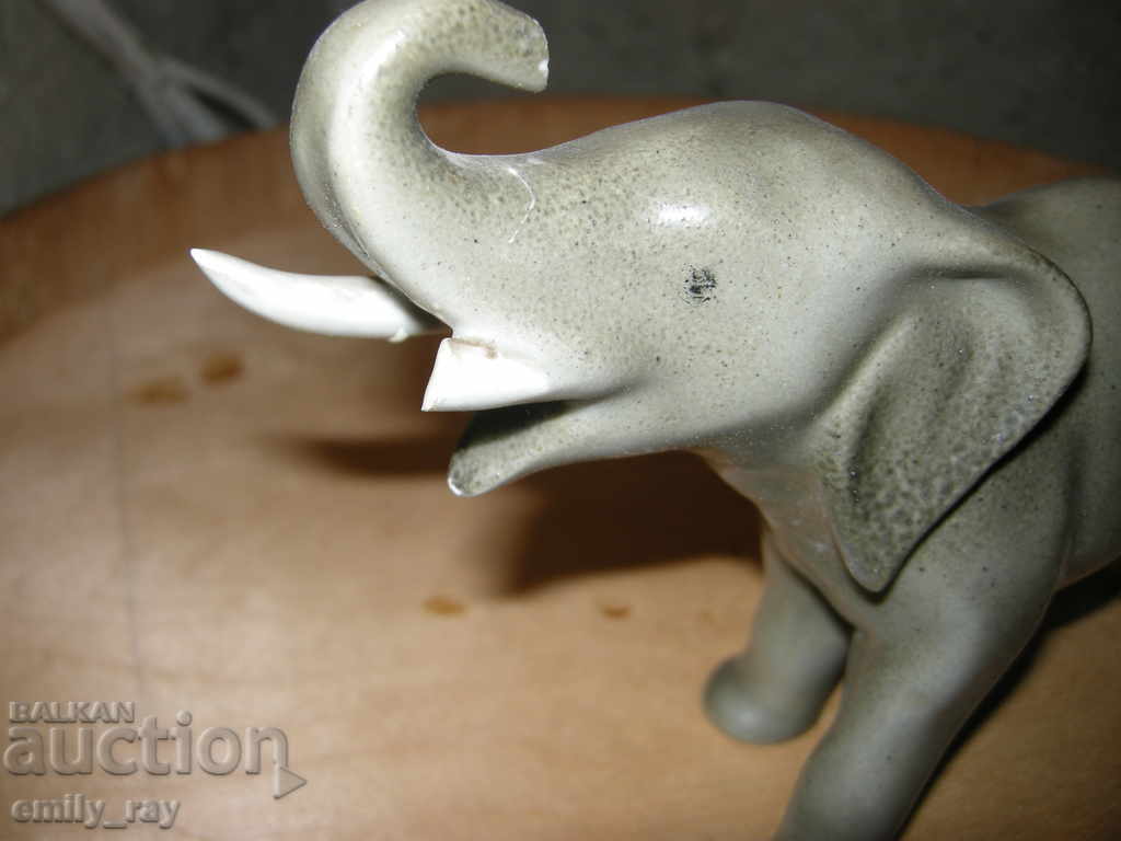 Delivery of porcelain figure elephant Delivery of porcelain figure elephant
