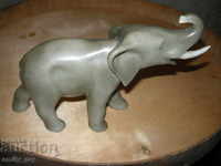 порцеланова фигура слон