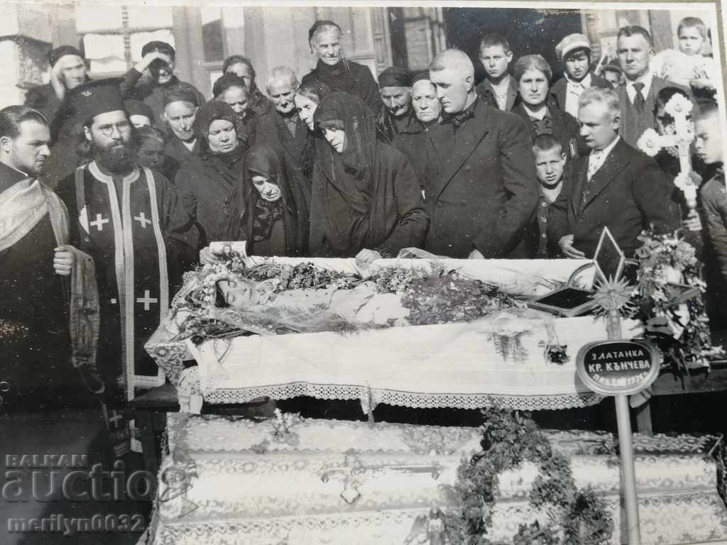 Πορτραίτο της οροφής εικόνα της γιαγιάς, εικόνα κορνίζα ιερέα με τιμή 87.00 BGN | € 44.48 Πορτραίτο της οροφής εικόνα της γιαγιάς, εικόνα κορνίζα ιερέα με τιμή 87.00 BGN | € 44.48