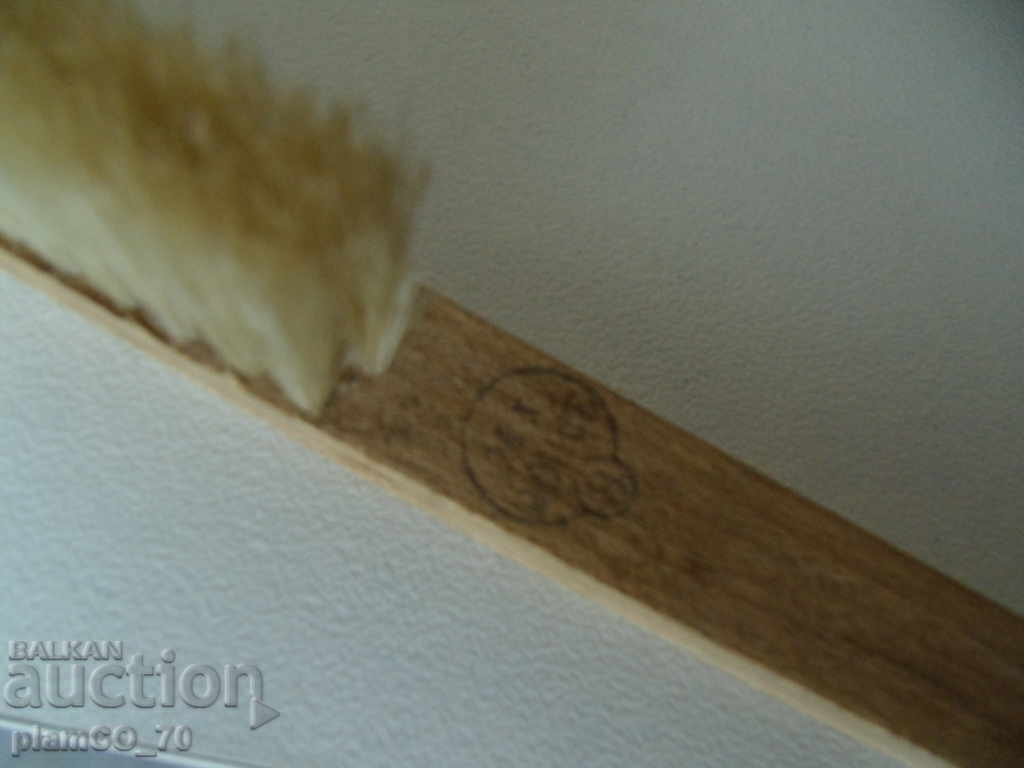 Delivery of No. * 4085 old wooden brush Delivery of No. * 4085 old wooden brush
