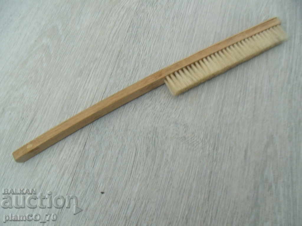 No. * 4085 old wooden brush
