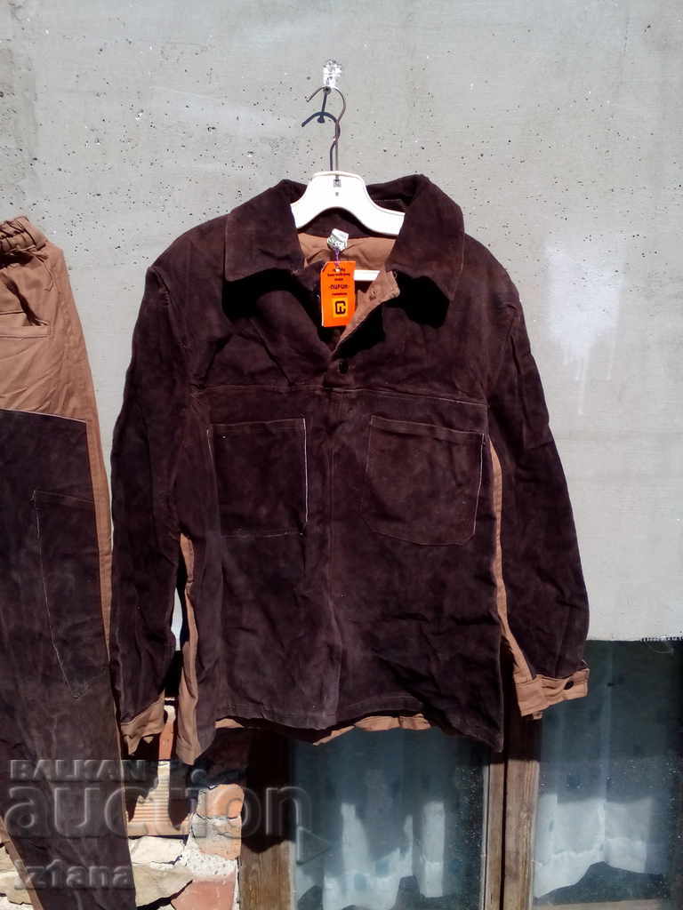 Haine vechi de sudor cu preț 60.00 BGN | € 30.68