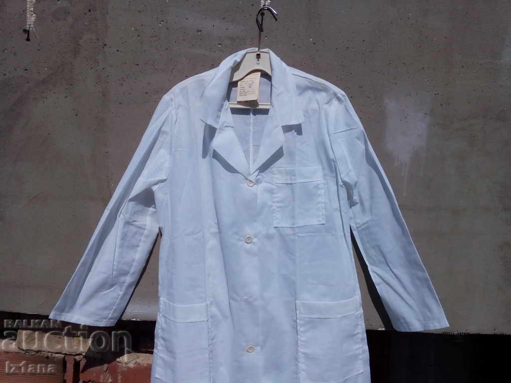 Șorțul vechi de lucru alb cu preț 25.00 BGN | € 12.78