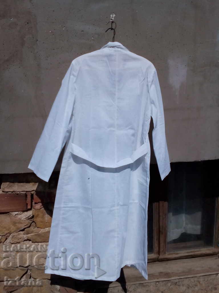 Livrarea Șorțul vechi de lucru alb