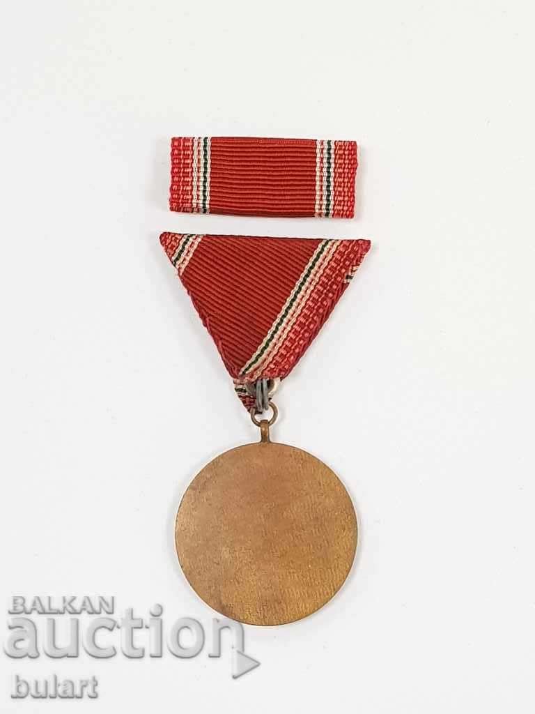 Auction HUNGARY MILITARY COMMUNIST HUNGARY MEDAL Auction HUNGARY MILITARY COMMUNIST HUNGARY MEDAL