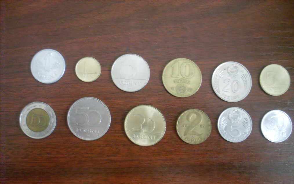 UNGARIA - O LOT DE 12 monede