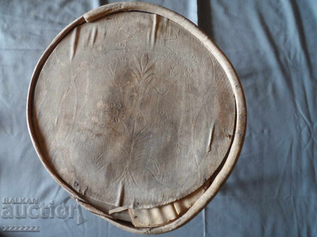 Viennese stool with price 25.00 BGN | € 12.78 Viennese stool with price 25.00 BGN | € 12.78