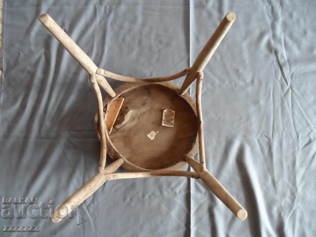 Delivery of Viennese stool Delivery of Viennese stool