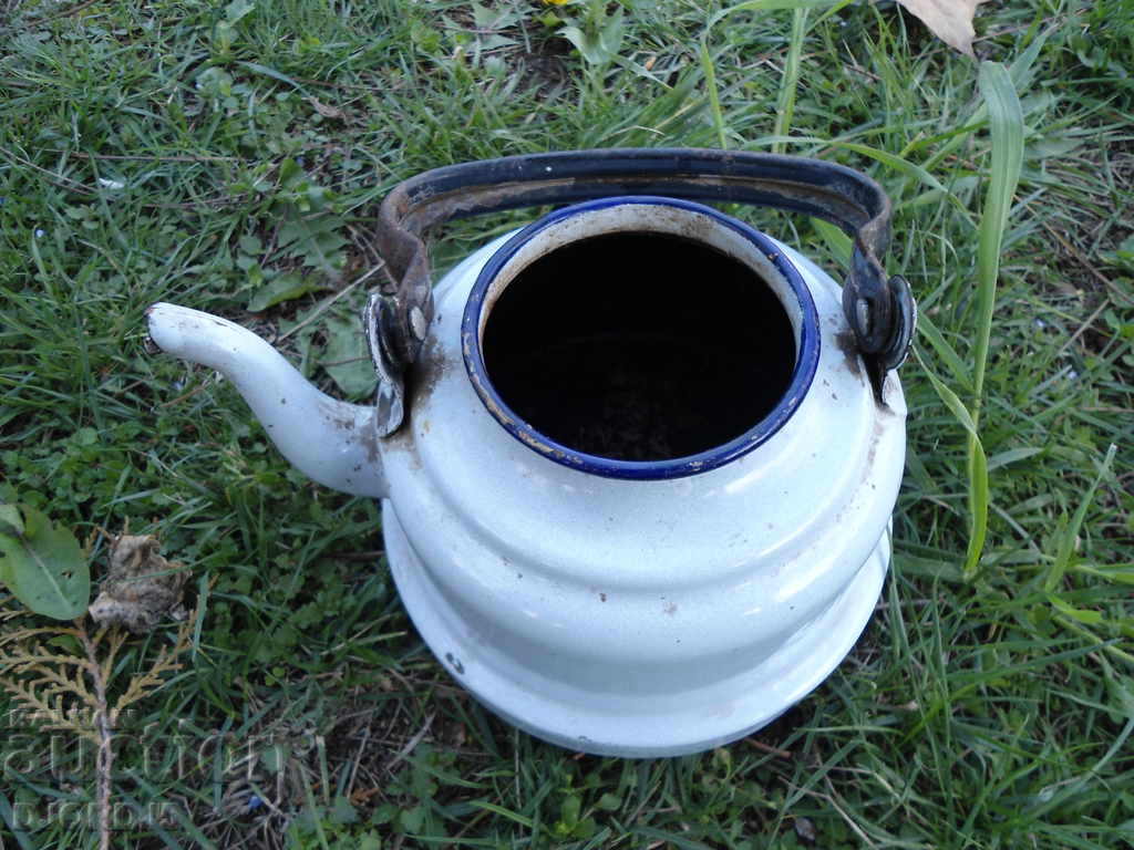 Old enamel teapot with price 6.00 BGN | € 3.07 Old enamel teapot with price 6.00 BGN | € 3.07