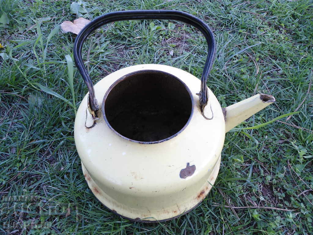 Old enamel teapot with price 5.00 BGN | € 2.56 Old enamel teapot with price 5.00 BGN | € 2.56