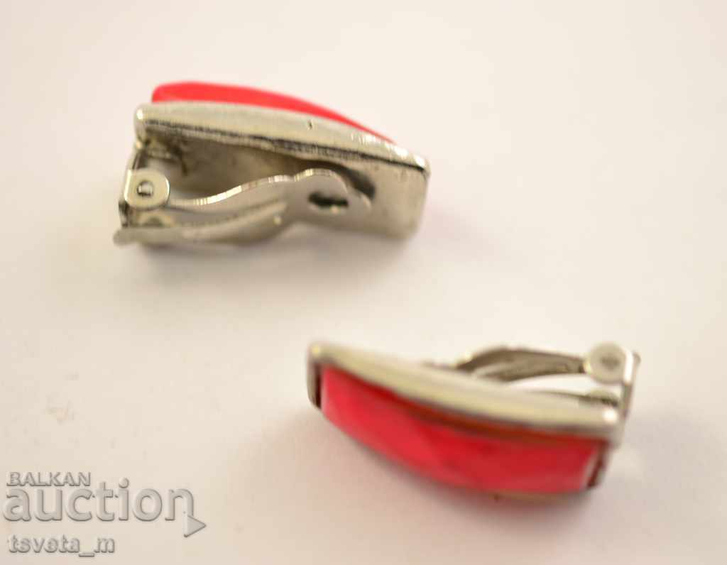 Cercei, clips cu preț € 1.00 | 1.96 BGN