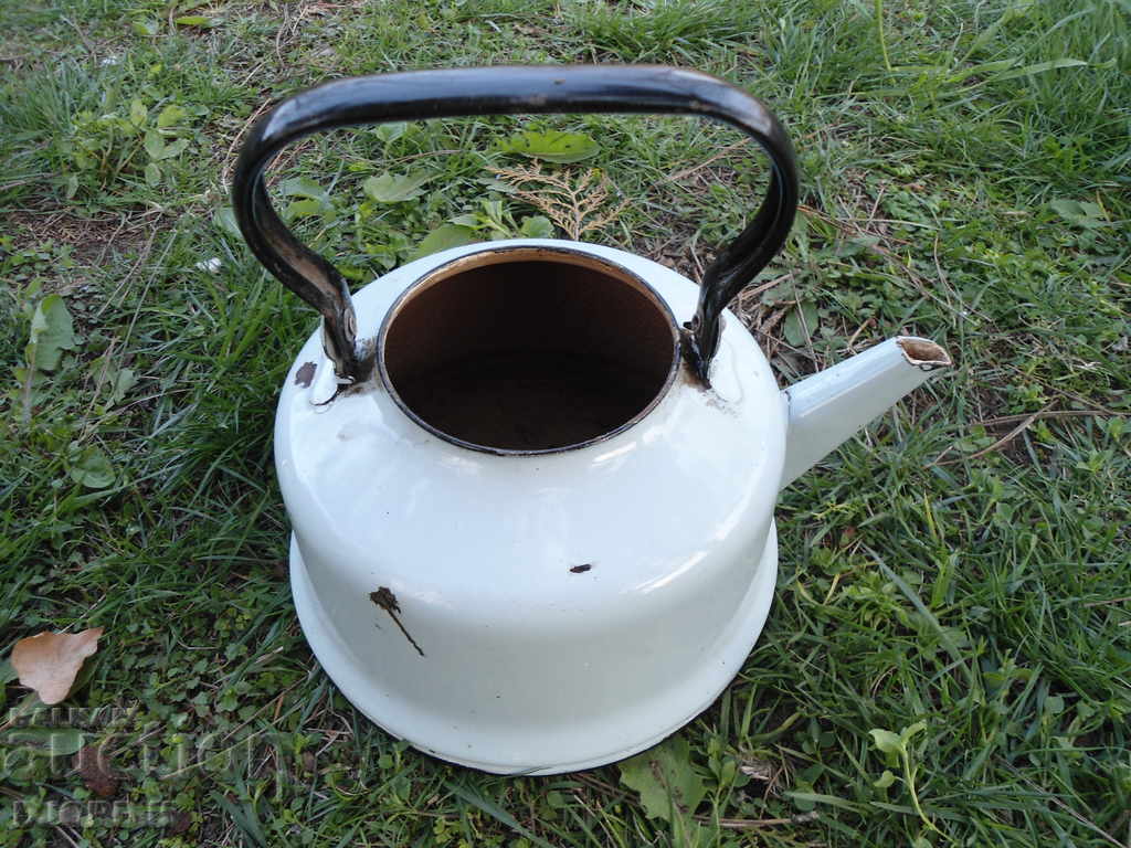 Old enamel teapot with price 6.00 BGN | € 3.07 Old enamel teapot with price 6.00 BGN | € 3.07