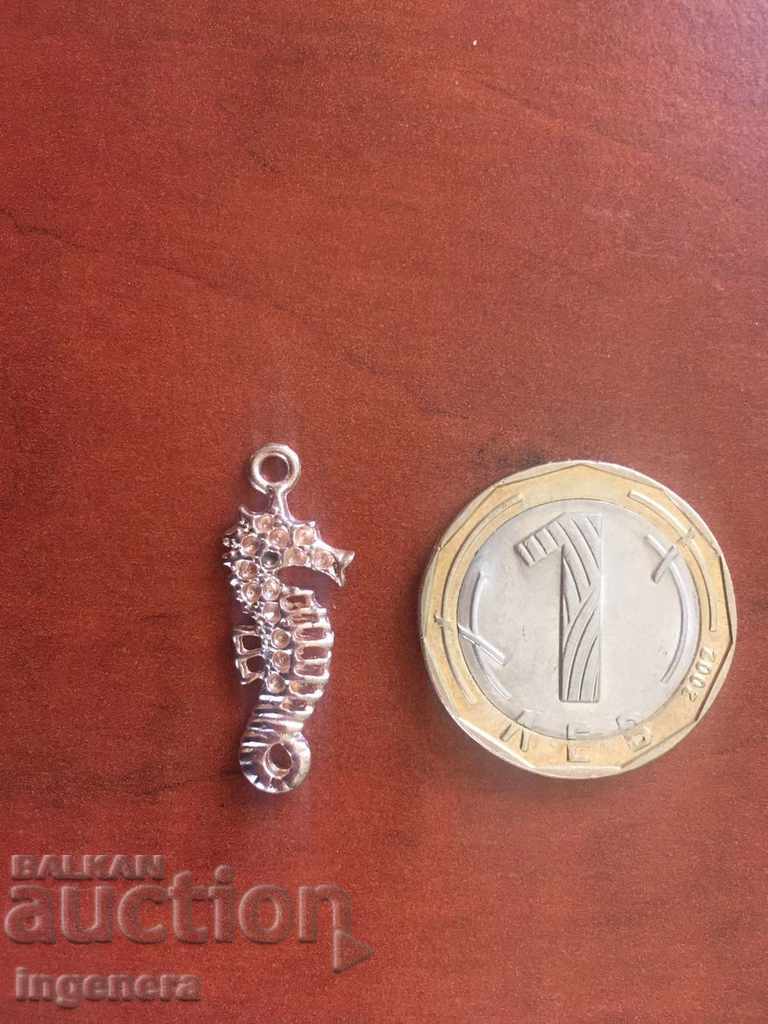 Auction  Pendant ornamented metal medallion