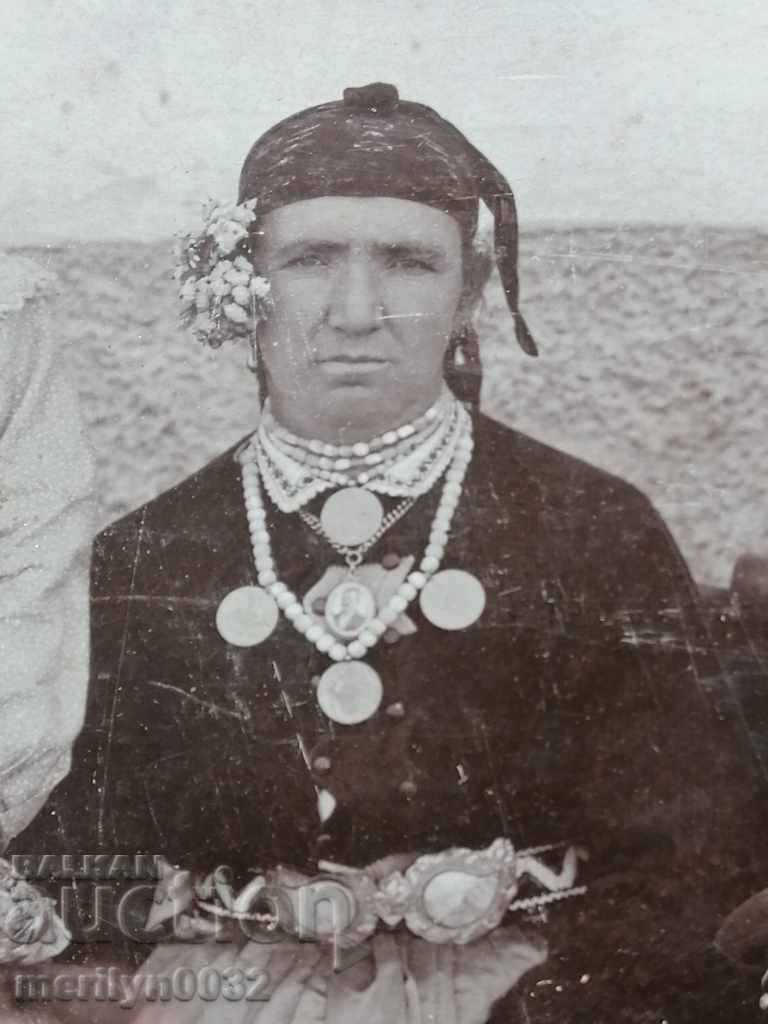 Auction Portrait of grandmother's ceilings picture, picture framed Auction Portrait of grandmother's ceilings picture, picture framed