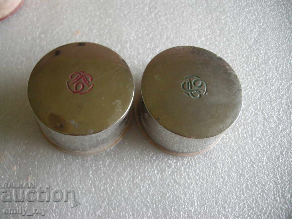 Delivery of Old boxes of powder, powder - 6 pcs. Delivery of Old boxes of powder, powder - 6 pcs.