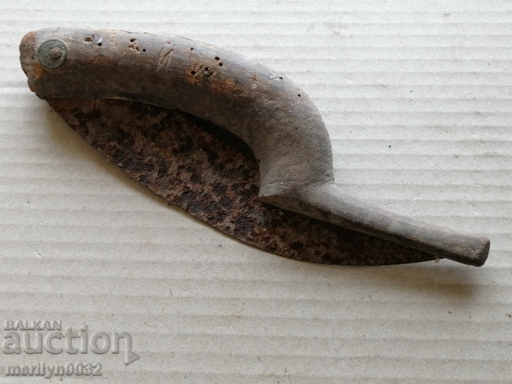 An old vine knife saw with price 25.00 BGN | € 12.78 An old vine knife saw with price 25.00 BGN | € 12.78