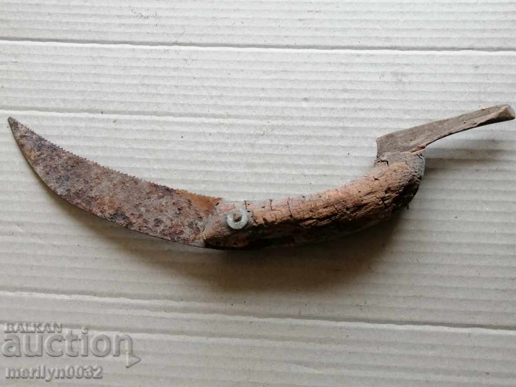 An old vine knife saw - 7 An old vine knife saw - 7