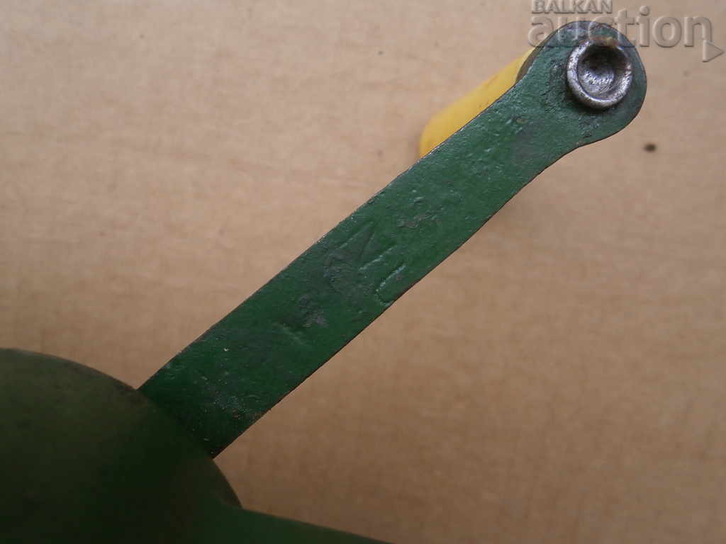 retro cast iron mill grinder for walnuts vintage - 7 retro cast iron mill grinder for walnuts vintage - 7