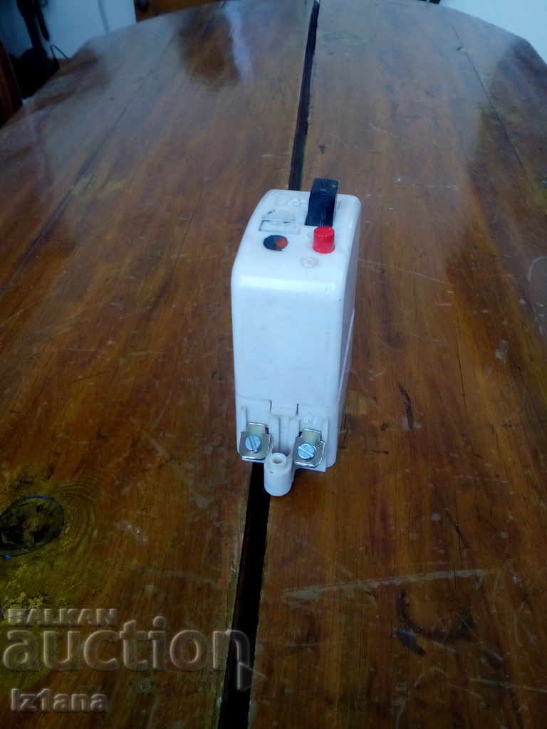 Old EB15 circuit breaker with price 20.00 BGN | € 10.23 Old EB15 circuit breaker with price 20.00 BGN | € 10.23