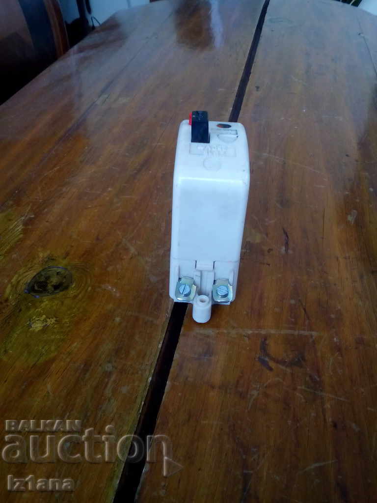 Delivery of Old EB15 circuit breaker Delivery of Old EB15 circuit breaker