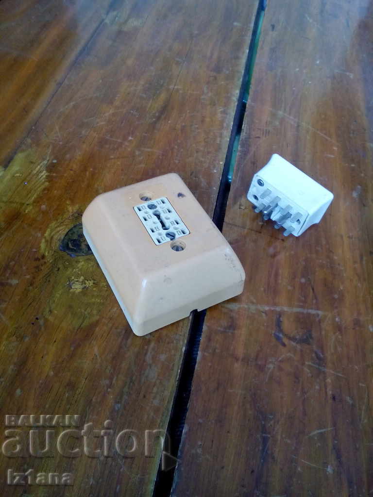 Old LAN cable outlet with price 10.00 BGN | € 5.11 Old LAN cable outlet with price 10.00 BGN | € 5.11