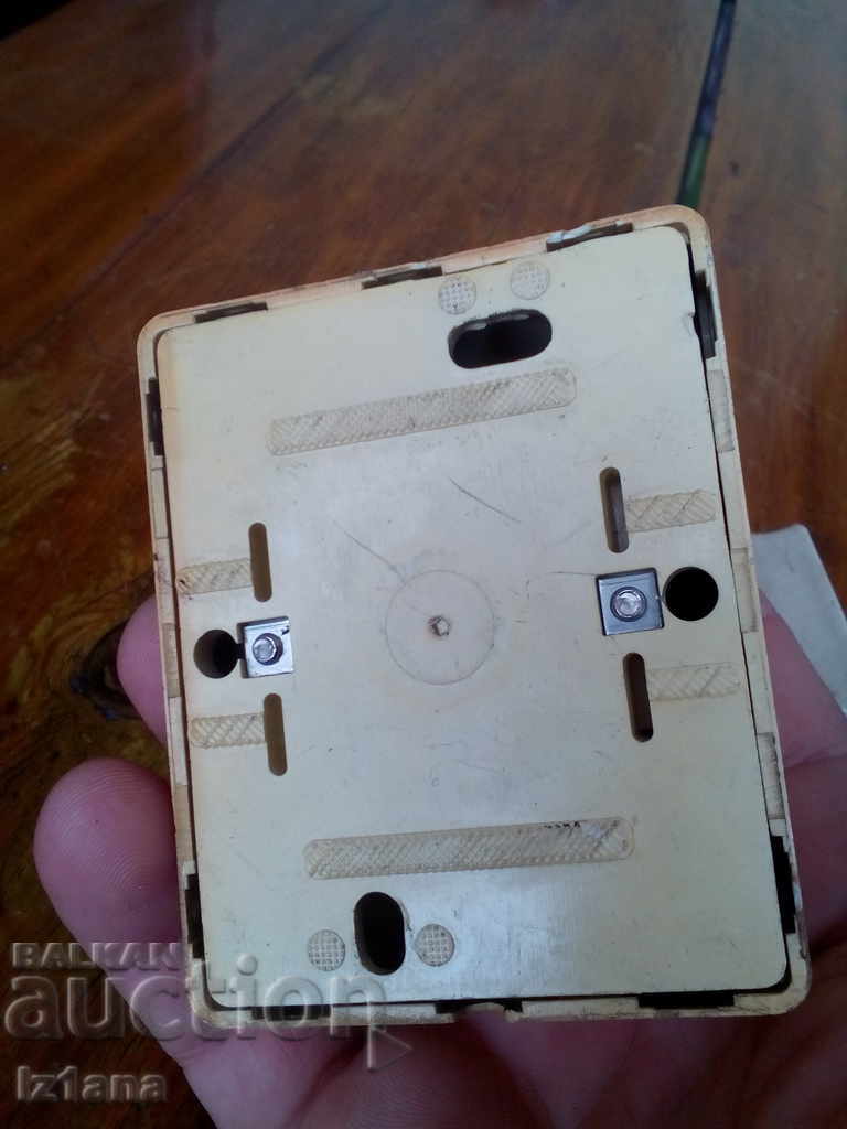 Old LAN cable outlet - 6 Old LAN cable outlet - 6