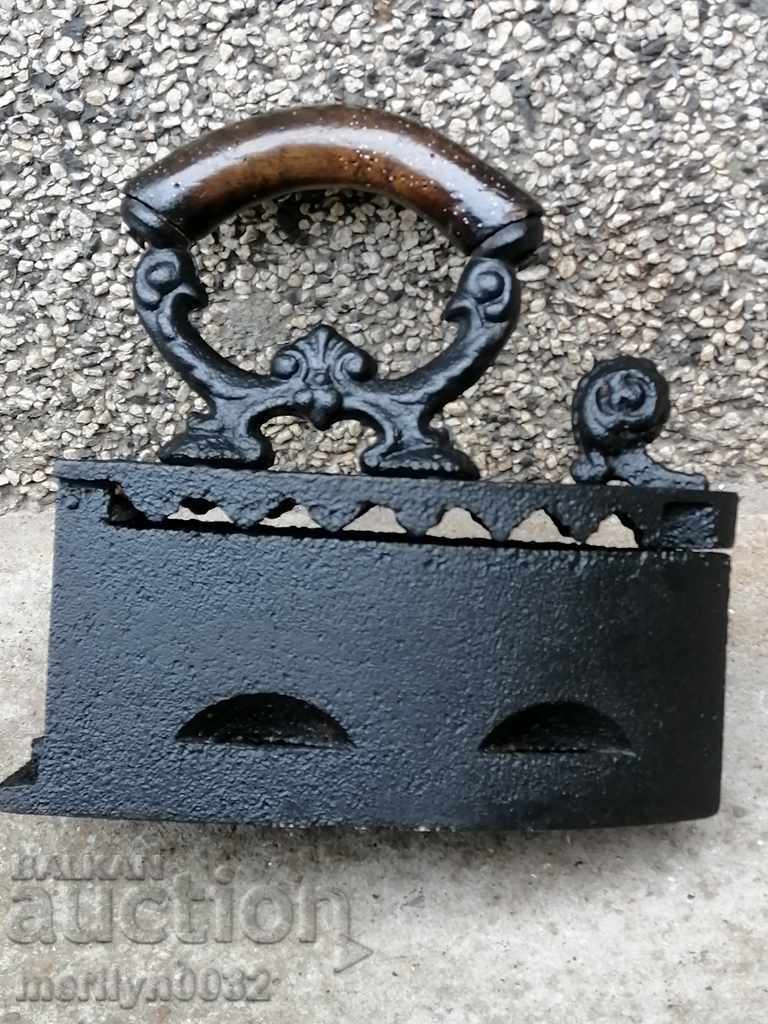 Fier vechi pe modelul ROSU zest cu preț 74.00 BGN | € 37.84