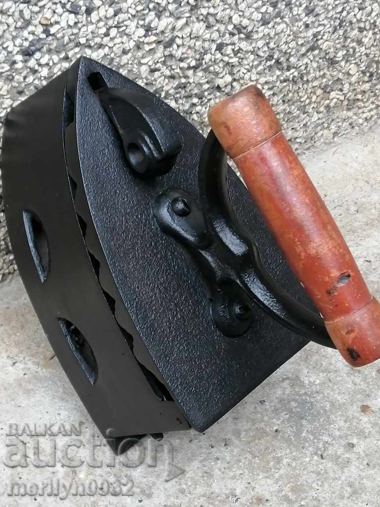 Стара ютия на жар РЯДЪК модел - 7