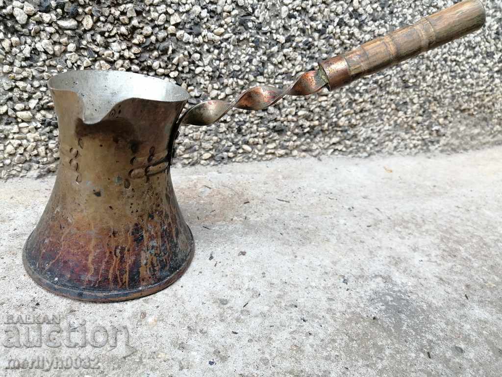 Ένας παλιός χαλκός τζαζ τζαζ με τιμή 49.00 BGN | € 25.05 Ένας παλιός χαλκός τζαζ τζαζ με τιμή 49.00 BGN | € 25.05