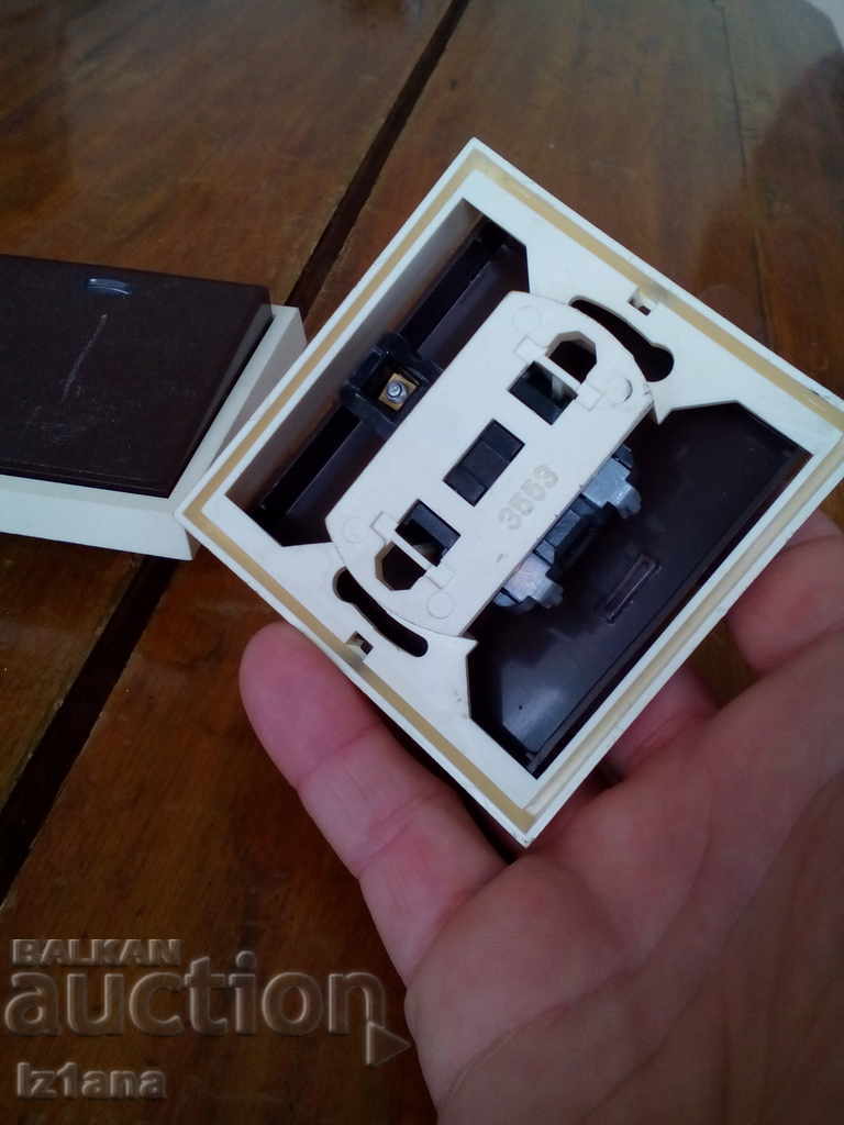 Auction Old power switch Auction Old power switch