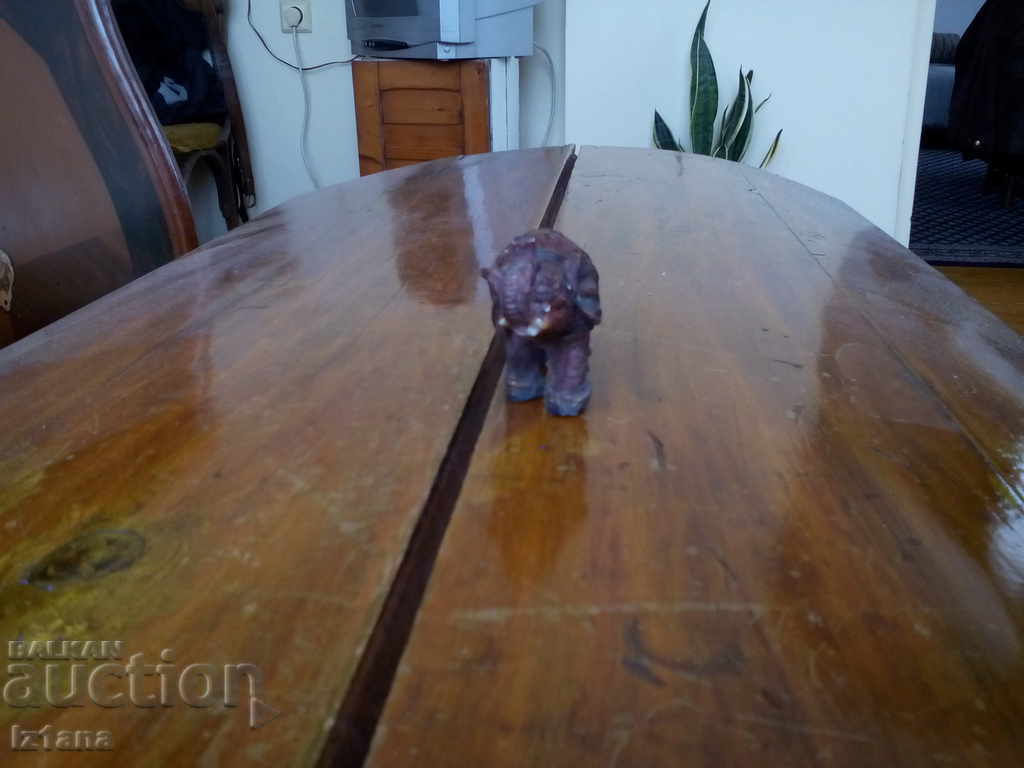 Delivery of Old elephant souvenir Delivery of Old elephant souvenir