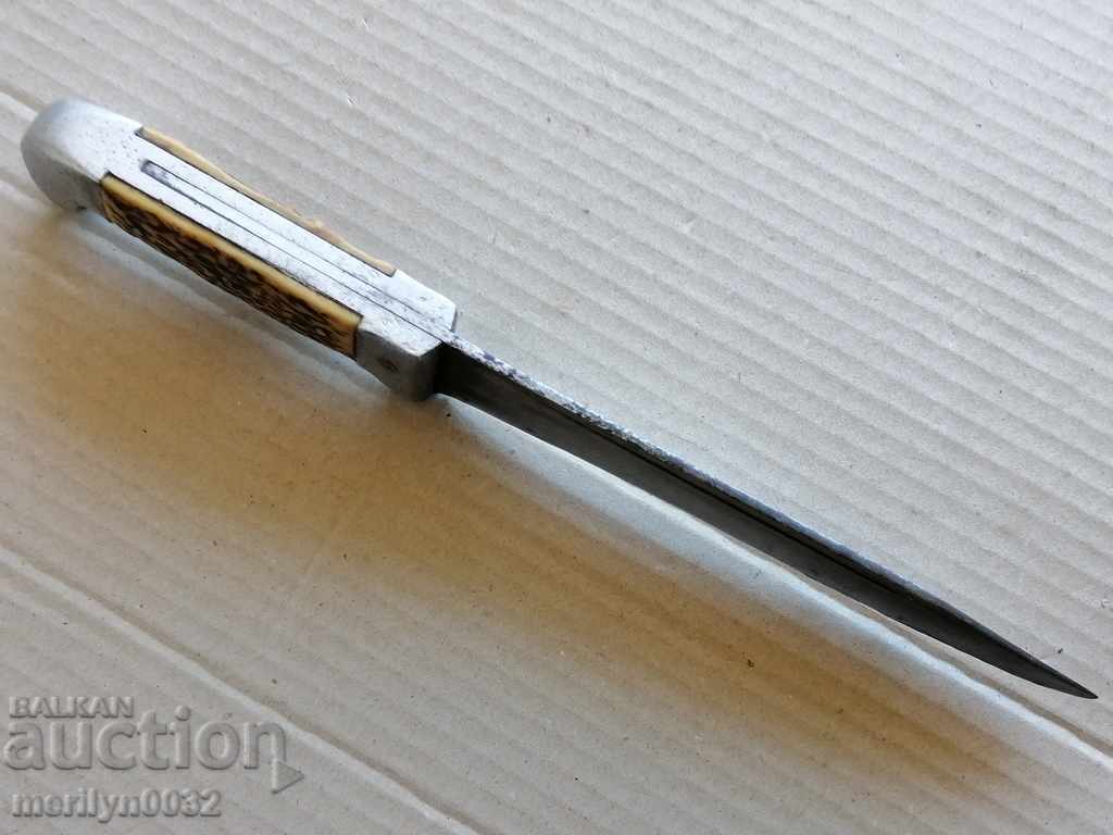 An old hunting knife with a dagger dagger, a blade - 5 An old hunting knife with a dagger dagger, a blade - 5