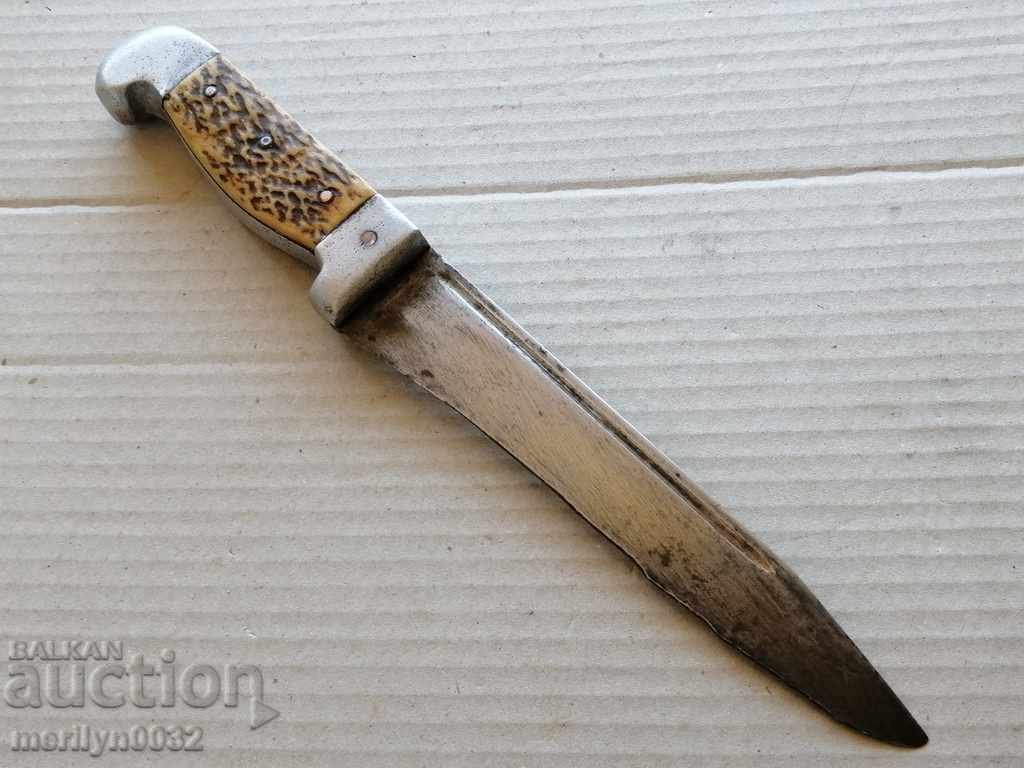 An old hunting knife with a dagger dagger, a blade - 6 An old hunting knife with a dagger dagger, a blade - 6