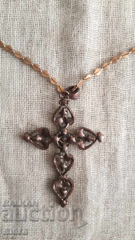 Auction Massive with stones and gilded chain Auction Massive with stones and gilded chain