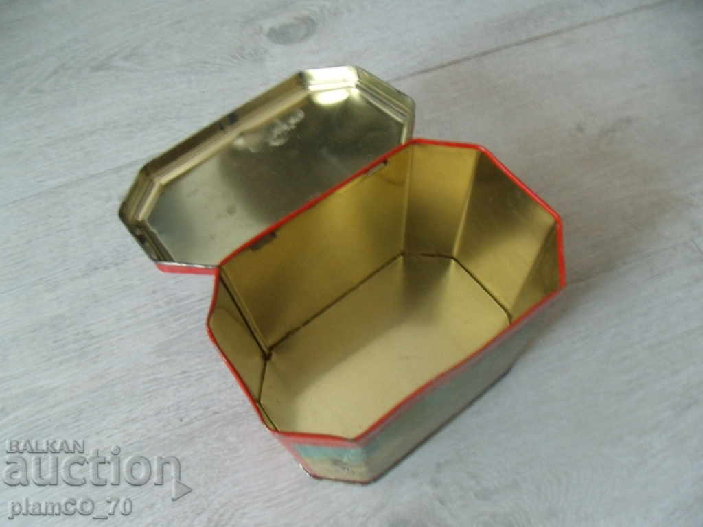 Auction No. * 4142 old tin box Auction No. * 4142 old tin box