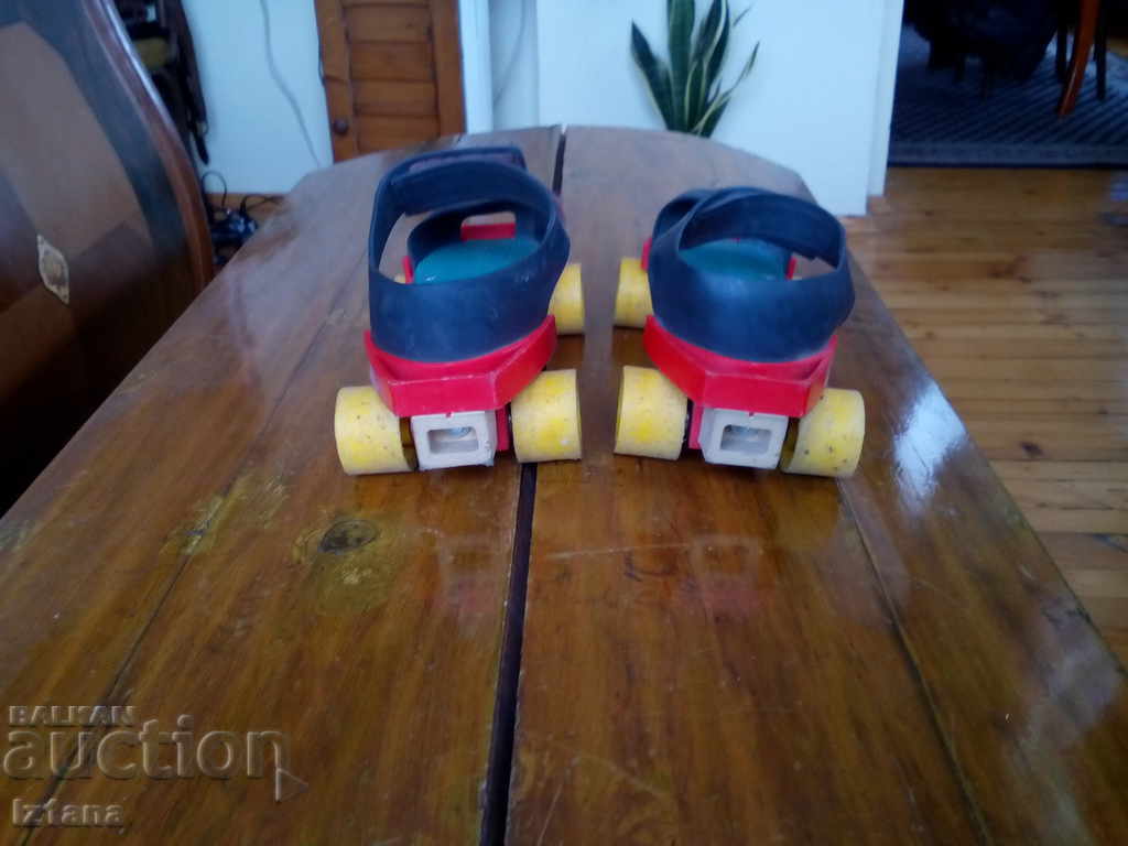 Auction  Old roller skates