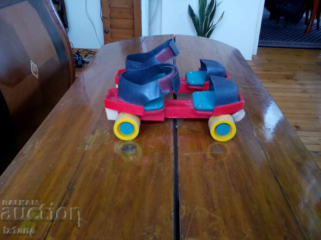 Delivery of Old roller skates