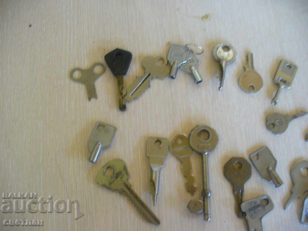 LOT OF INTERESTING KEYS with price 5.00 BGN | € 2.56 LOT OF INTERESTING KEYS with price 5.00 BGN | € 2.56