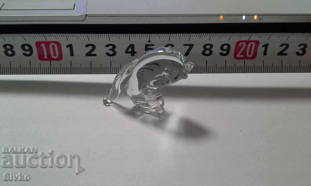 Το ειδώλιο των δελφινιών μοιάζει με γυαλί με τιμή 1.99 BGN | € 1.02 Το ειδώλιο των δελφινιών μοιάζει με γυαλί με τιμή 1.99 BGN | € 1.02