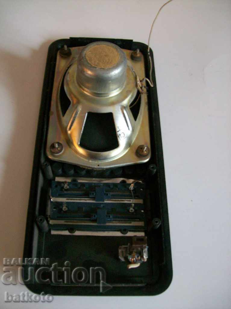 Old turntable speaker panel with price 8.00 BGN | € 4.09 Old turntable speaker panel with price 8.00 BGN | € 4.09
