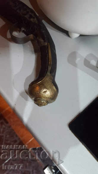 Auction  OLD CREAM CAPULAR FOOD PISTOL REVOLVER