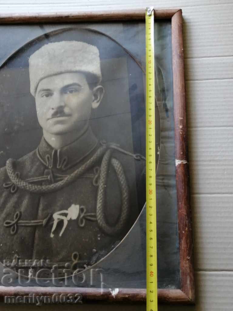 Δημοπρασία Πορτραίτο ενός εκατοντάδων γεράκι από τη φωτογραφία της Λεγεώνας των Νέων Δημοπρασία Πορτραίτο ενός εκατοντάδων γεράκι από τη φωτογραφία της Λεγεώνας των Νέων