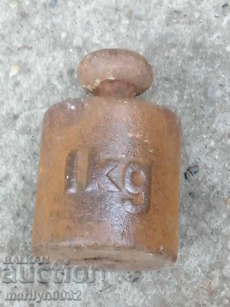 Delivery of Old weighing scale, exaggeration, kilogram control weight Delivery of Old weighing scale, exaggeration, kilogram control weight