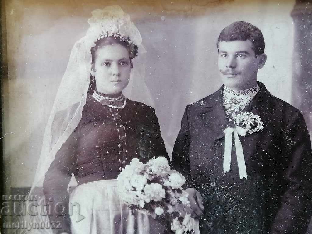 Delivery of Old wedding photo wedding photo photo