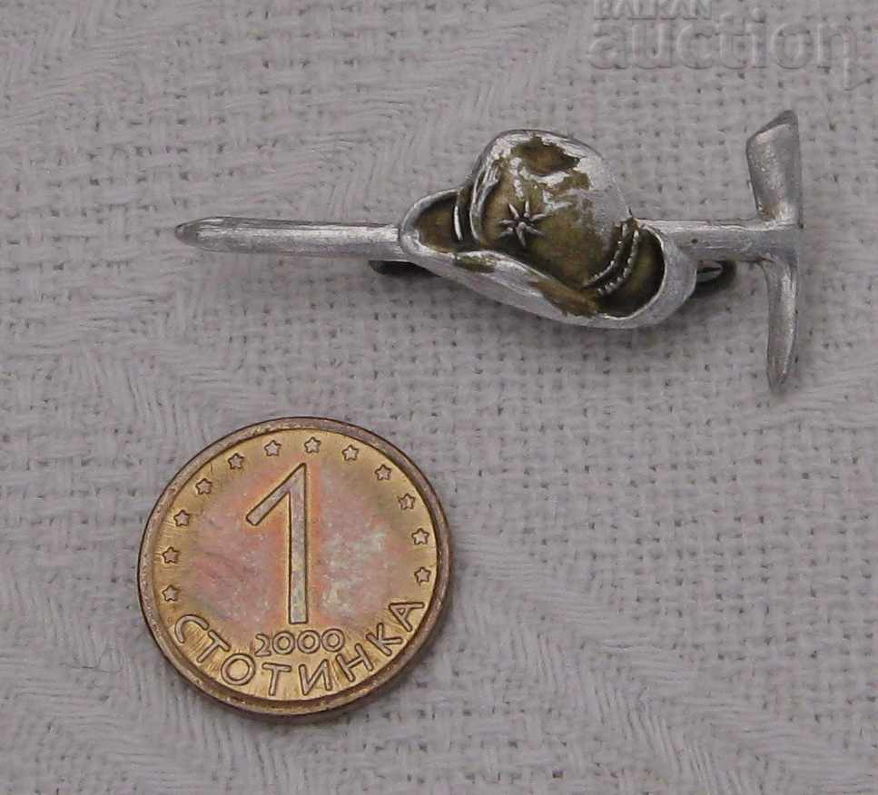 TURISM PICKEL CAP TURISM Badge de alpinism cu preț 2.00 BGN | € 1.02