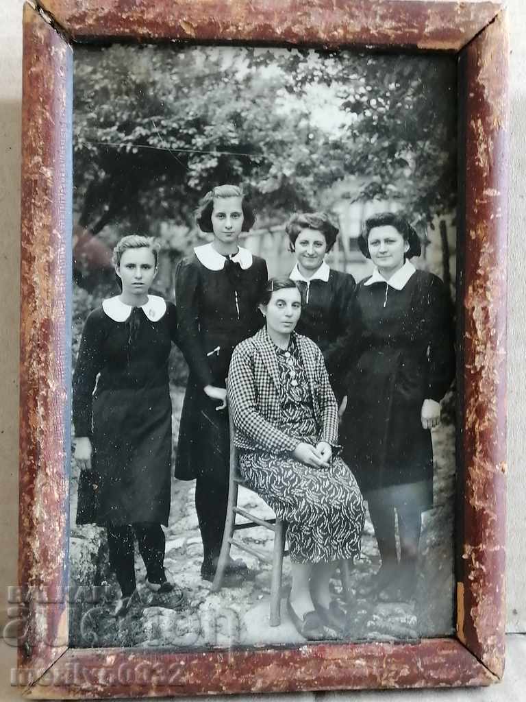 Delivery of Portrait Photo Photo Turnovo High School Girl And Landlady
