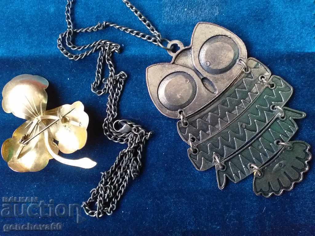 Auction  Necklace Pendant bronze and brooch with enamel