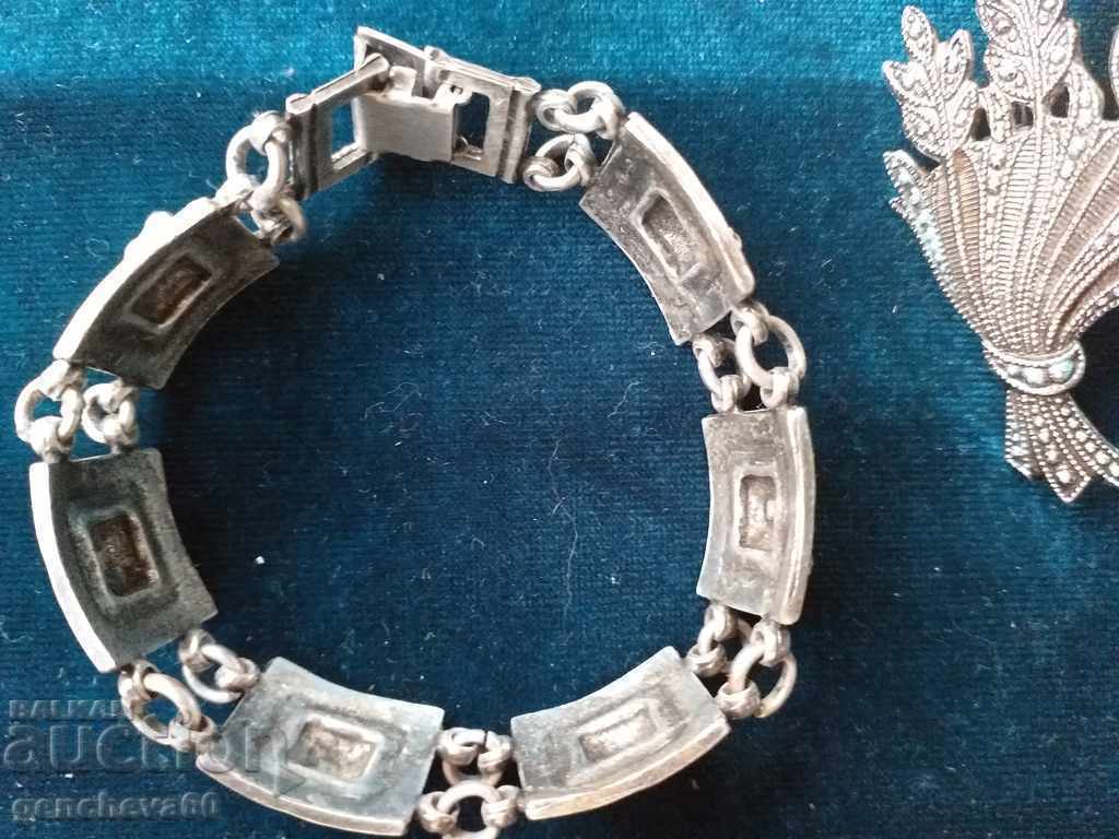 Bratara renascentista placata cu argint cu pietre cu preț € 21.00 | 41.07 BGN