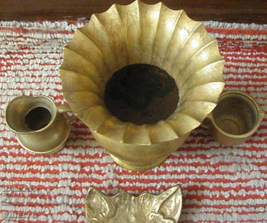 VASE BOTTLE LOT, ASH AND TWO SMALL CANS with price 34.99 BGN | € 17.89 VASE BOTTLE LOT, ASH AND TWO SMALL CANS with price 34.99 BGN | € 17.89