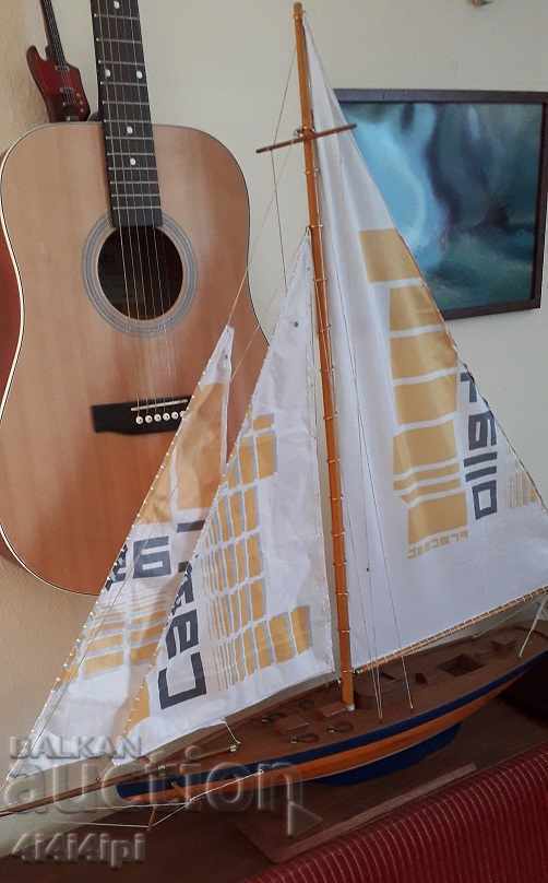 Model unic, mare de iaht Model unic, mare de iaht